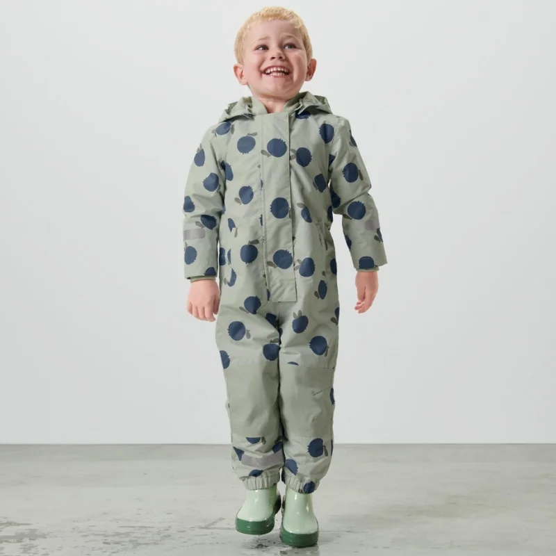 

Spring and Autumn children's one-piece suit is soft, outdoor, windproof, waterproof and fleece. It is a one-piece suit for boys,