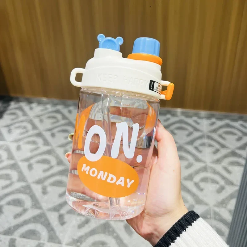 

Children's Crossbody Plastic Straw Water Bottle Student Double Drink Cup High Beauty Girl Small and Cute Summer New 650ml