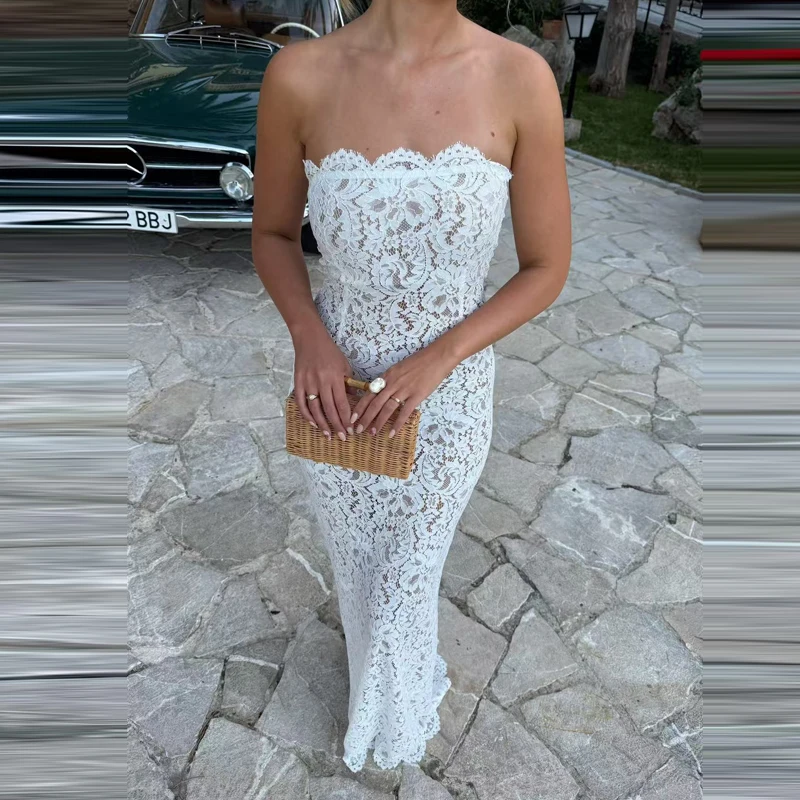 Elegantes Damen Off-Shoulder Sommerkleid Langes Weißes Spitzenkleid für Strandhochzeiten Modisches Trägerloses Hochgeschnittenes Schlankes Partykleid
