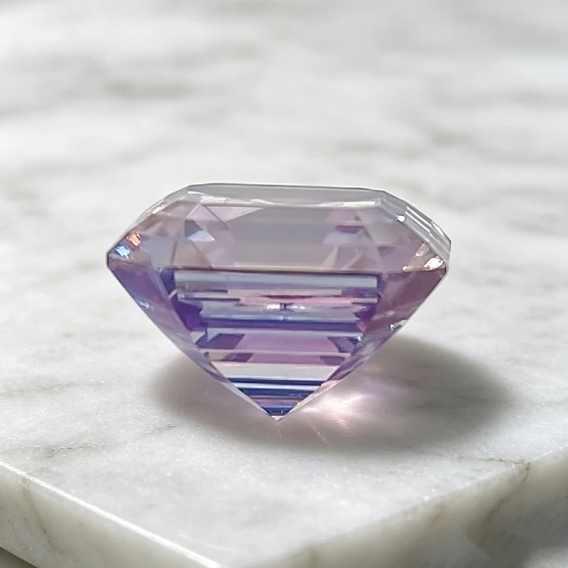 Moissanit-Stein im Asscher-Schliff, hellvioletter Edelstein für die Herstellung von DIY-Ringen, Halsketten und Ohrringen, besteht den Diamanttest mit Zertifikat. – Detail 5