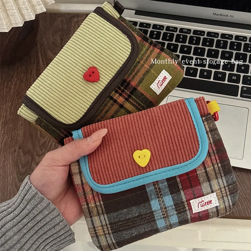 

Student Portable Makeup & Period Pouch, Large Capacity Sanitary Pad Organizer Bag with Flannel Fabric in Red/Green Plaid