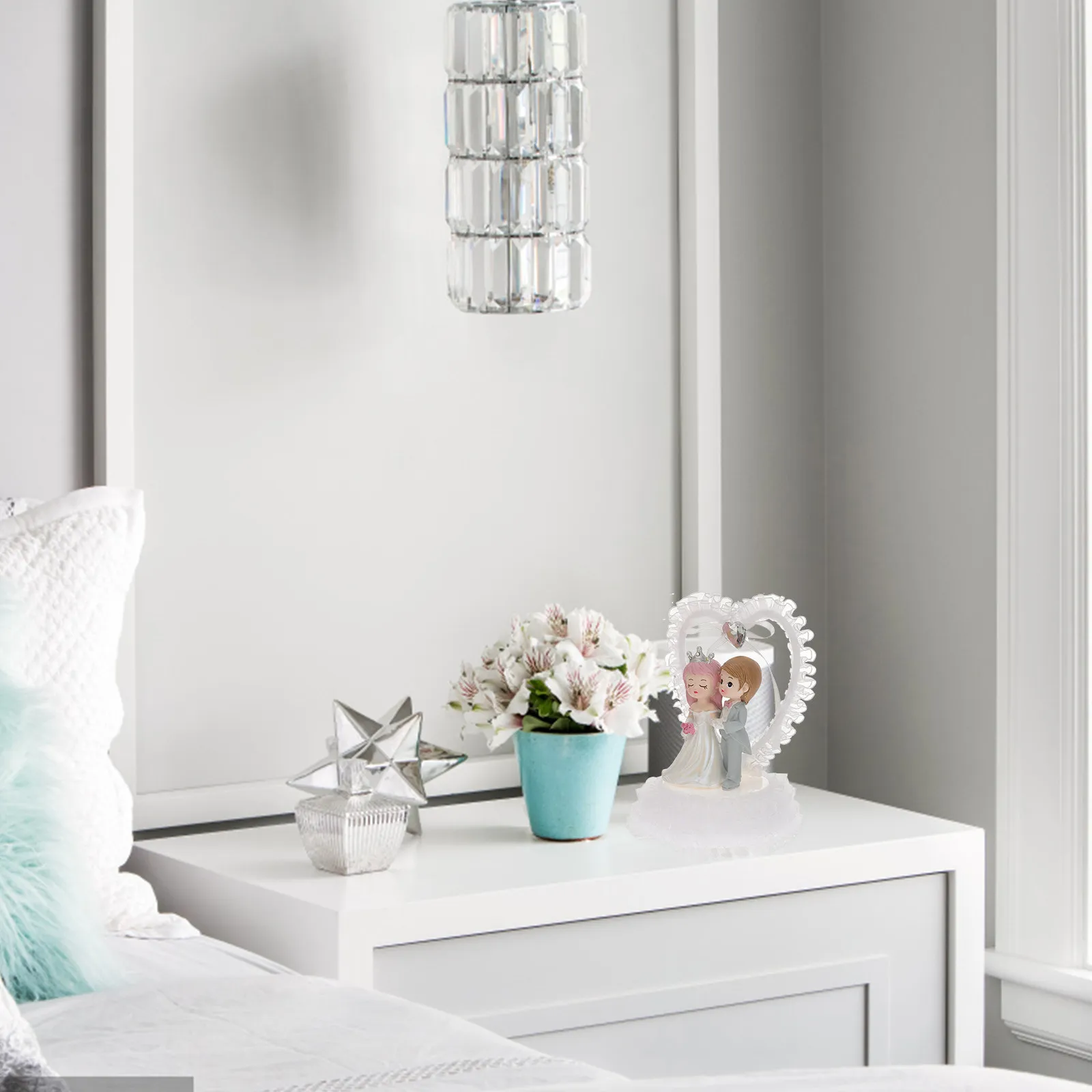 

Парные фигурки жениха и невесты из смолы, романтическое украшение для свадебной вечеринки, настольный декор, очаровательный топпер для свадебного торта, декор из смолы для пары