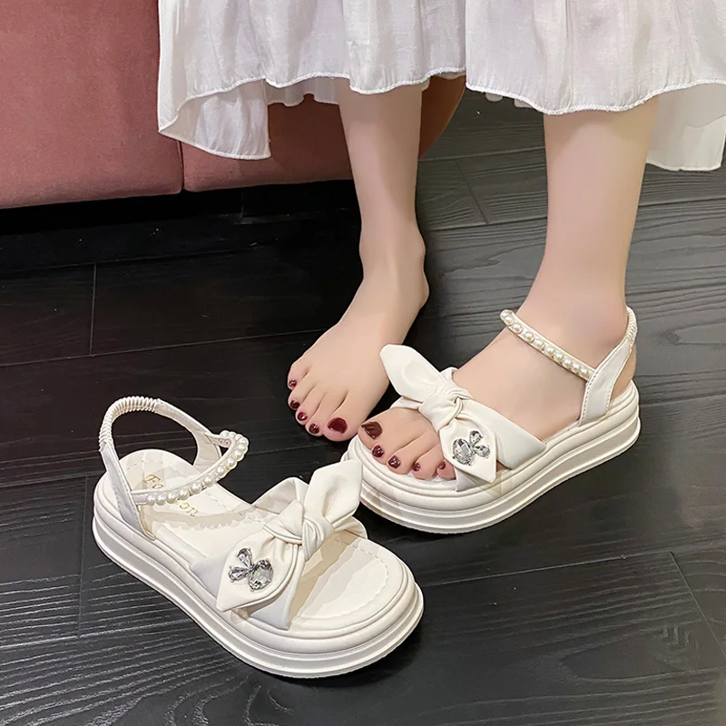 Hot selling sandals for women in summer 2024, new thick soled fairy style pearl beach shoes, soft soled fashion Roman shoes