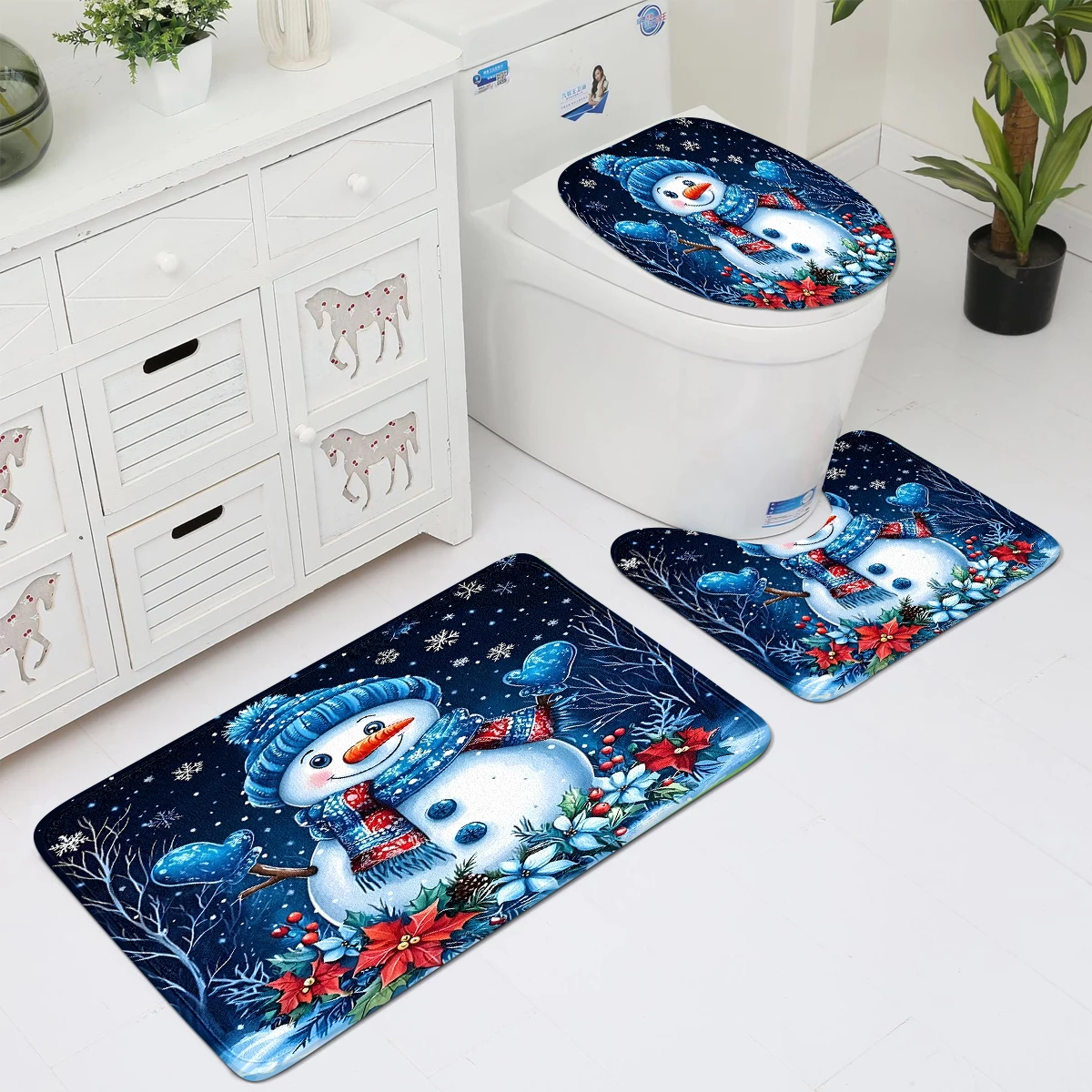 يمكن شراء مجموعة مكونة من ثلاث قطع بنمط رجل الثلج الأزرق لعيد الميلاد بشكل فردي أو مجموعة معًا لسجاد الحمام #3