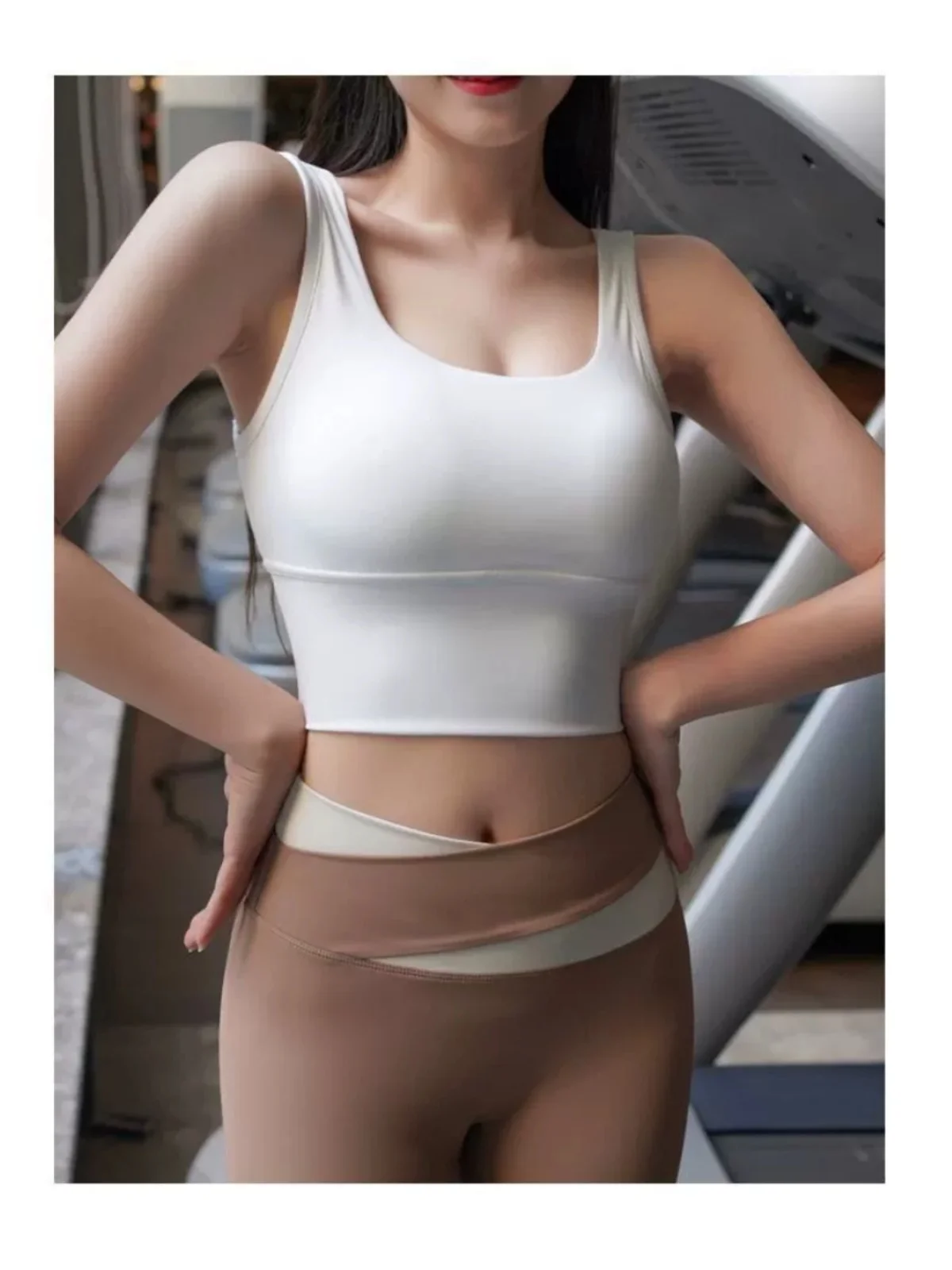 Women's Yoga Vest Sports Fitn Top Breathable ort Sle Polyester Fiber 00% with Chest Pad Design Sensual Ba Twist