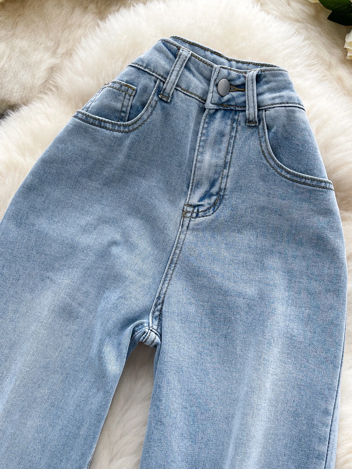 Retro Cool Spicy Light Blue Embroidered High Waist Wide Leg Jeans Women Summer Flower Nine Points Pants Casual Style Zipper
