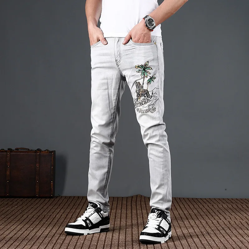 Mode bedruckte Jeans Herren grau hell Denim Stretch schlanke Sommer dünne Kleidung Street Trend Tapered Pants