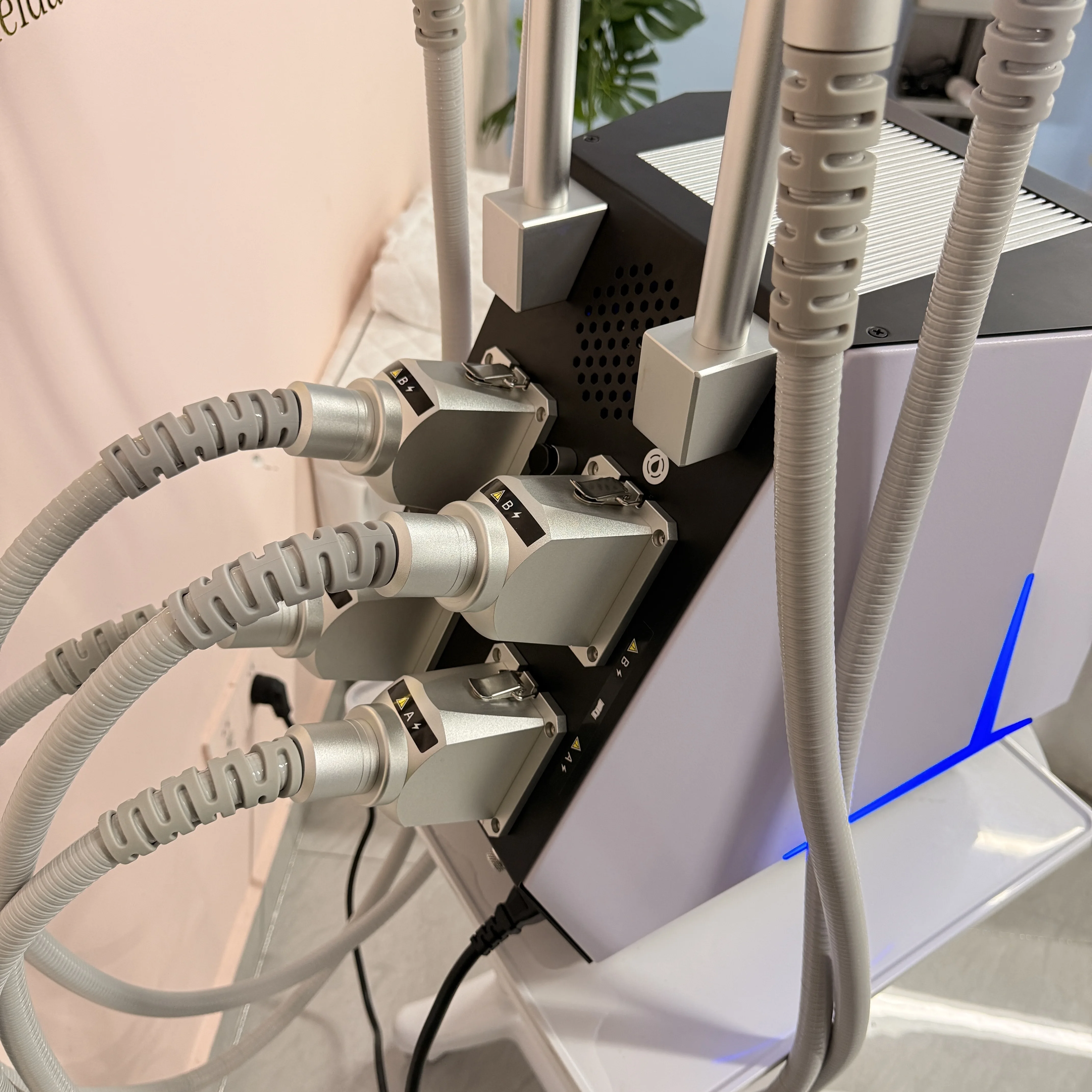 

New Product 4 Handles Cryo Ems Plates Pads Sculpting Machine Cryoskin Skin Lifting Cool Freeze Fat Burning Device for Slimming