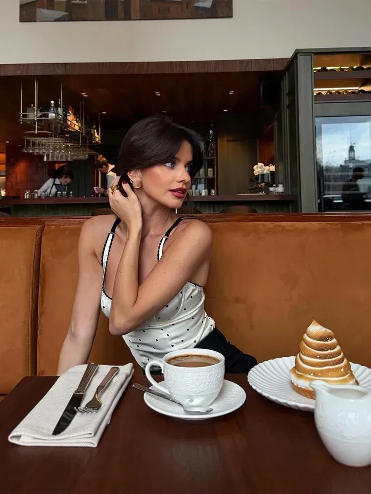 Retro Polka Dot Sling Korte Top Vrouwen Sexy Vierkante Hals Off-shoulder Slanke Cropped Blouse 2026 Dame Lente Dagelijks High Street Top