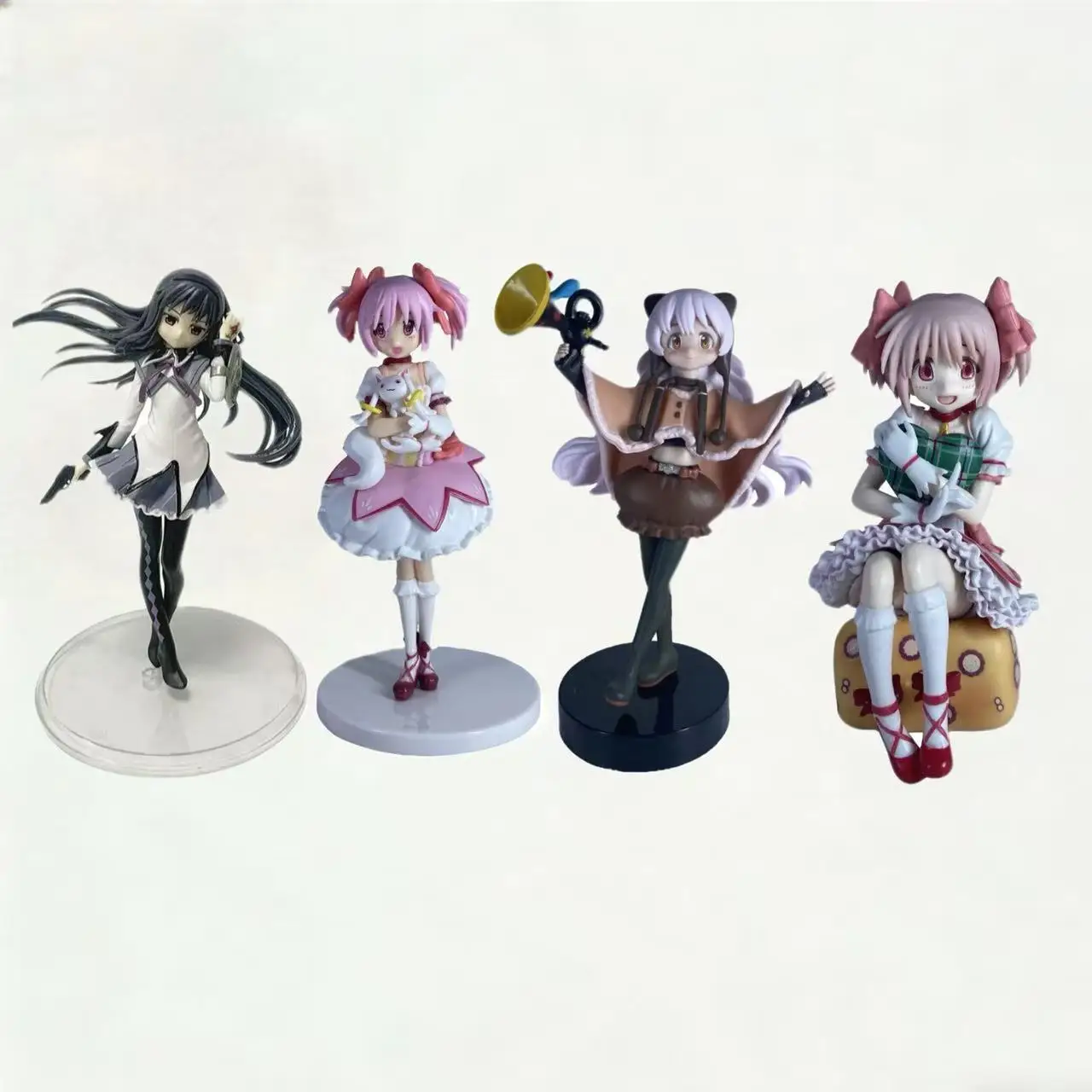 

Волшебная девочка Сяоюань Байцзянчжу: Кукла-орнамент «Ведьма с оленьими глазами» (модель Циуби) — подарок для фанатов