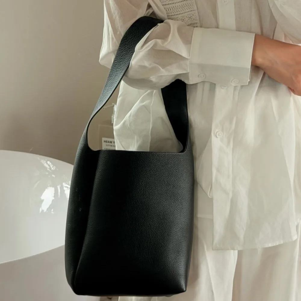 

Bucket Bag Full Leather Portable Cowhide Small Size Tote Bag Texture Unique Fashion Simple Casual Daily Advanced Exquisite