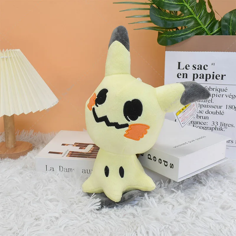 Peluche de Pokémon, Mimikyu, Cubone, Psyduck, Gengar, Snorlax, Caterpie, Weedle, Butterfree, Mew, Charizard, Cinderace, Togepi, Lucario, Kyogre,