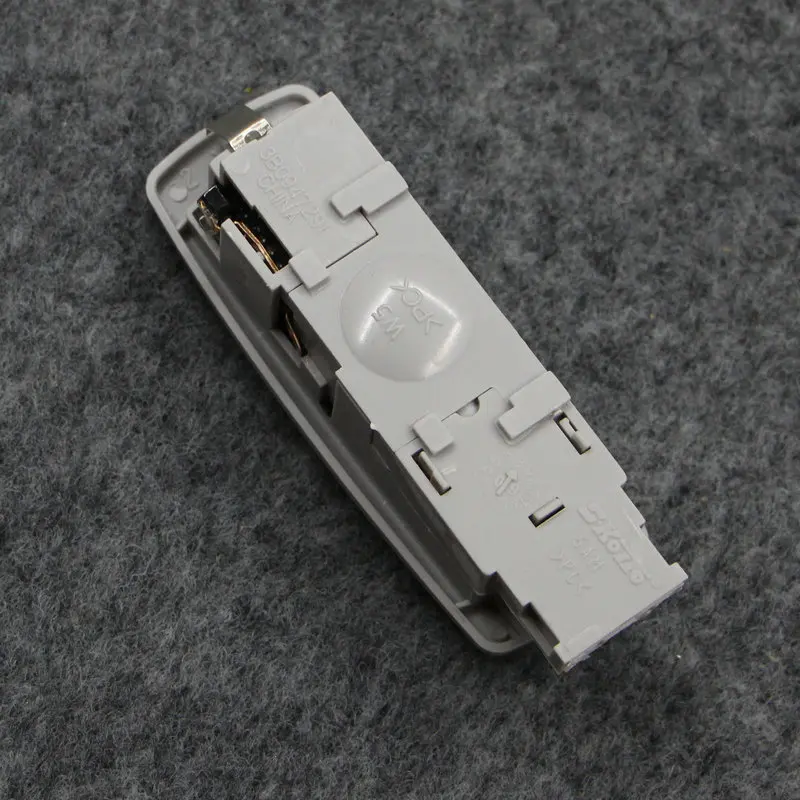 1*PCS Apply to Passat B5 Tiguan  Bora Golf 4 MK4 Back reading  Rear ceiling lamp Ceiling lamp 3B0 947 291  3B0947291