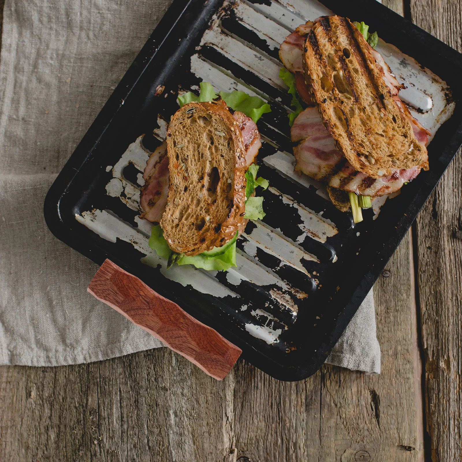 

Outdoor Barbecue Grill Pan Wood Handle Insulated Cover Sturdy Heat Resistant Accessories for Cast Iron Skillet Hot Plate Cooking