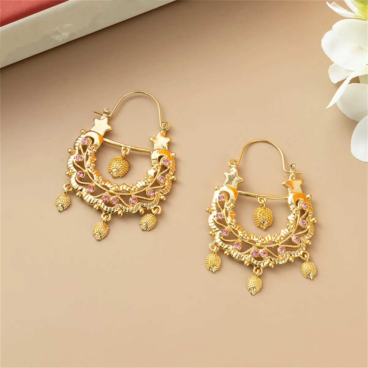 European Trend Classic Star Studs Hollow Design Rhinestone Rare Women\'s Earring Jewelry