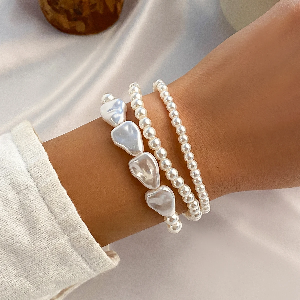 

Layered Imitation Pearl Beads Bracelets for Women Trendy Charms Beaded Hand Chains 2023 Fashion Jewelry Accessories Female Girls