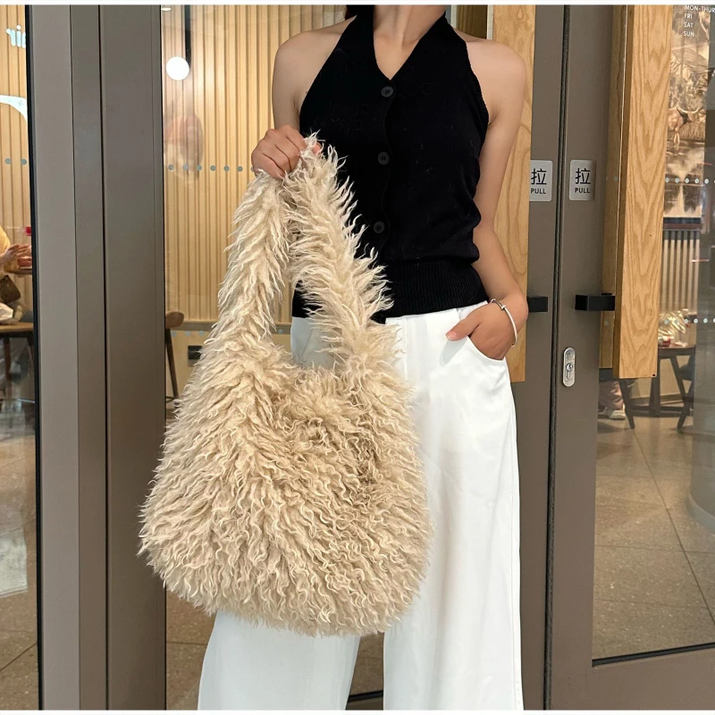 Lange, lockige, flauschige Schultertasche aus Kunstlammwolle, Y2k Mädchen Winter Weiche Plüsch-Handtasche, Damen Einfarbige Arbeits- und Pendler-Tragetasche – Detail 6