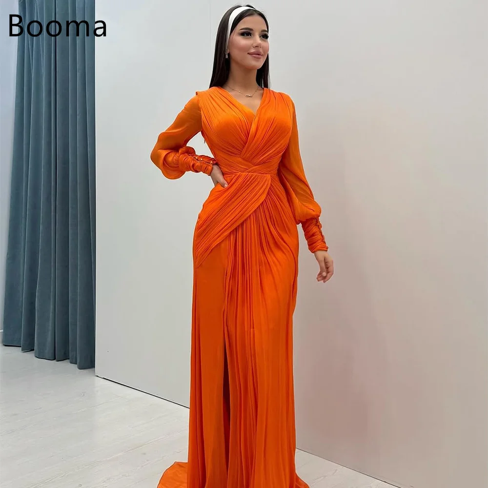 Booma فساتين سهرة أنيقة على شكل حرف a على شكل حرف v بطيات برتقالية بفتحة جانبية فساتين رسمية طويلة للنساء فساتين حفلات مصنوعة حسب الطلب