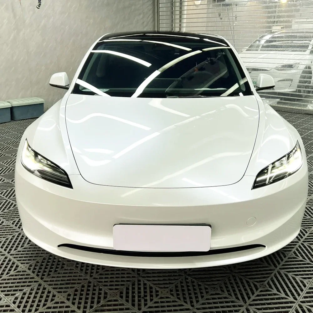 Auto selbstklebende Vinylfolie Autoaufkleber Metallic weiße Farbwechselfolie Blase frei Verpackung Autozubehör Innen Außen