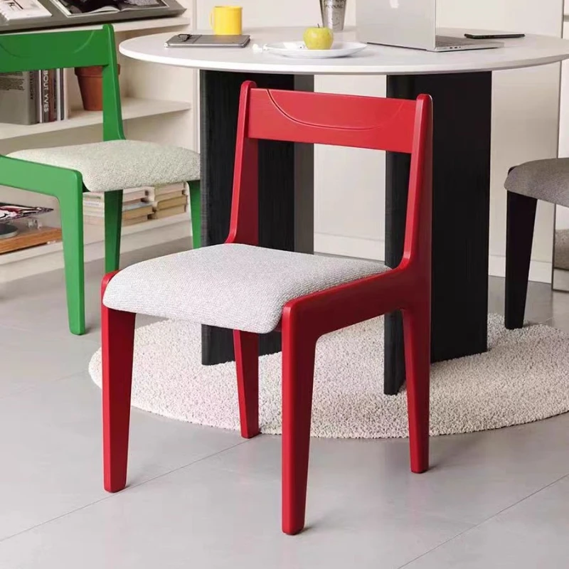 北欧プラスチックチェア 大人用 モダン シンプル 厚みのある背もたれ ダイニングチェア
