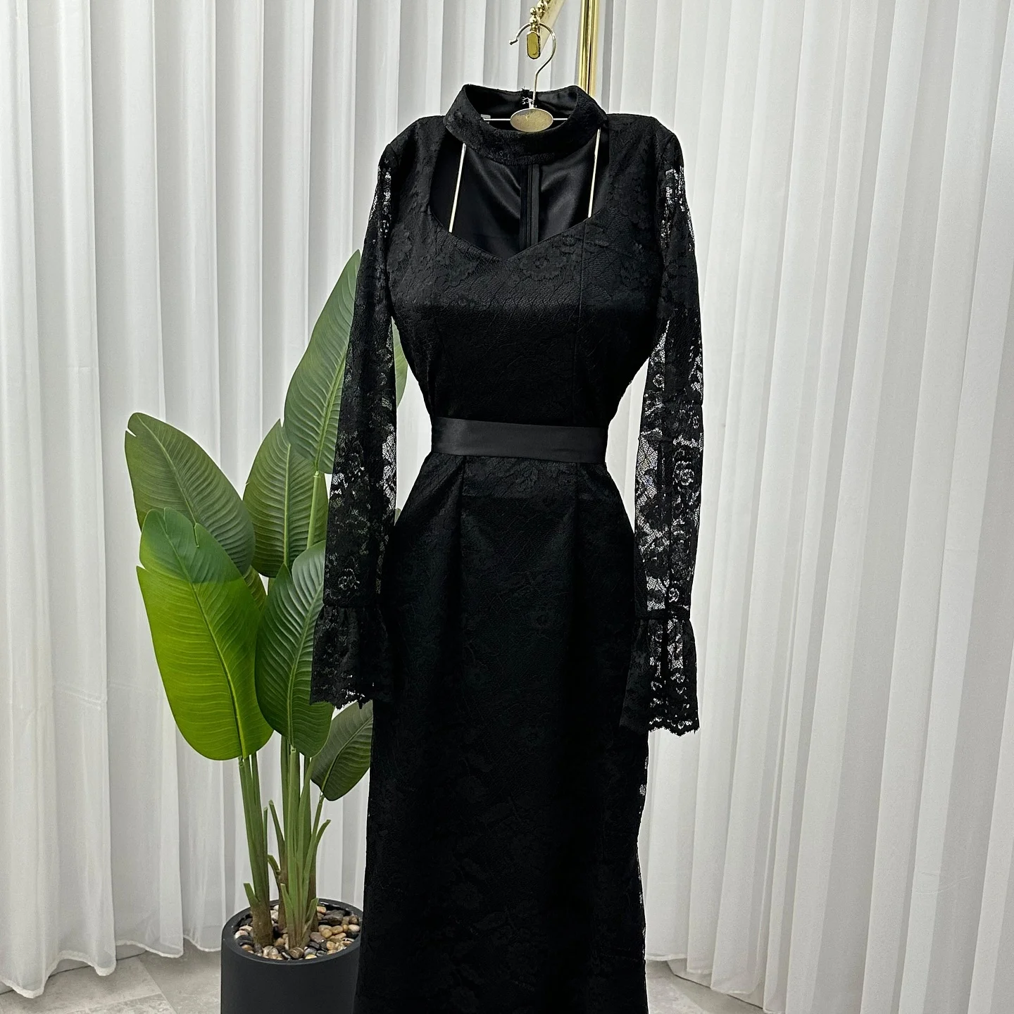 

Customized Classic Sweetheart Long Sleeves Lace Evening Dress Temperament Pleats Belt Photo Color Halter Vestido De Festa