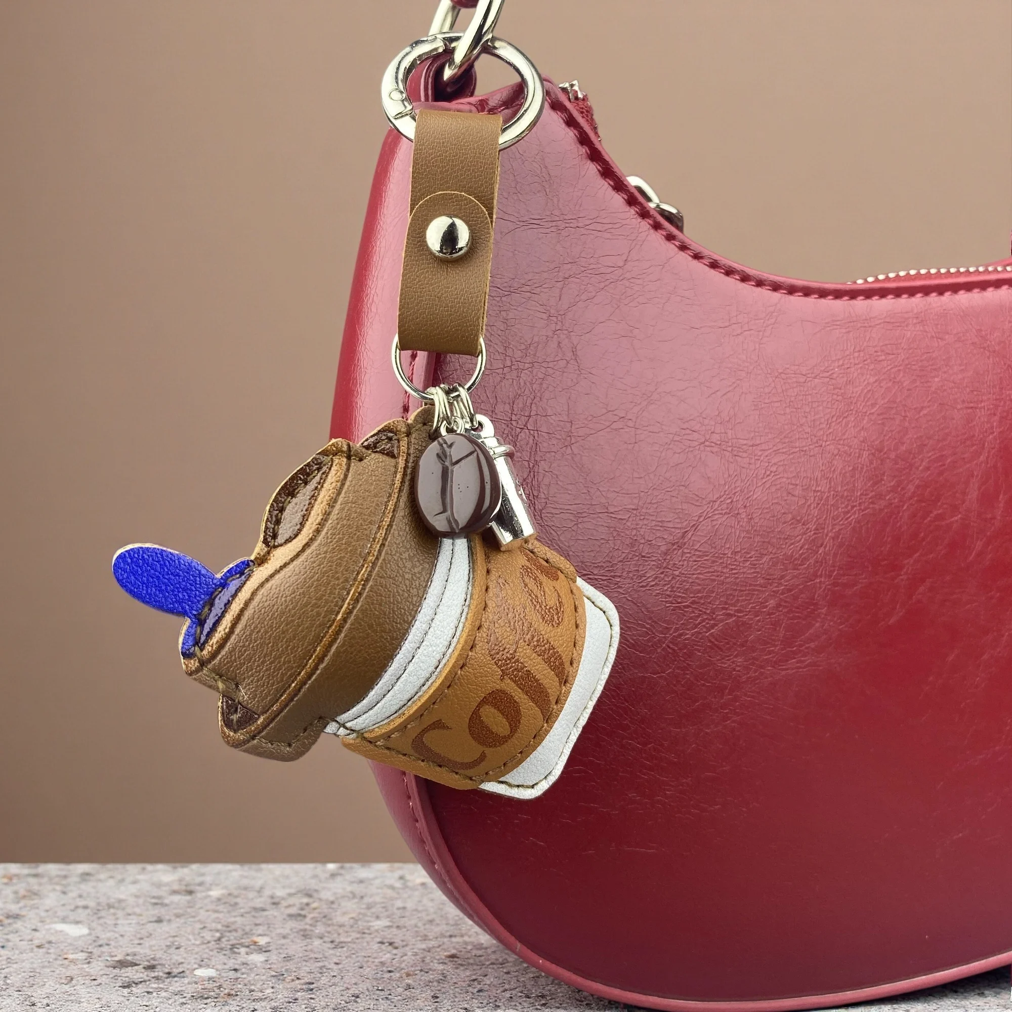 Coffee Equipment Bag - พวงกุญแจหนัง PU ลายกาแฟ พร้อมจี้รูปแก้วกาแฟที่ดูสมจริง ของใช้ในชีวิตประจำวัน ของขวัญสำหรับคนรักกาแฟ