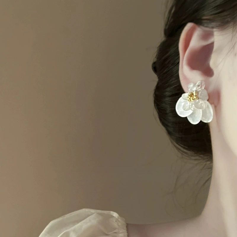 Natural Shell Crystal Beaded Flower Earrings for Women Light Luxury Hypoallergenic with Clip On Option Delicate Daily Wear
