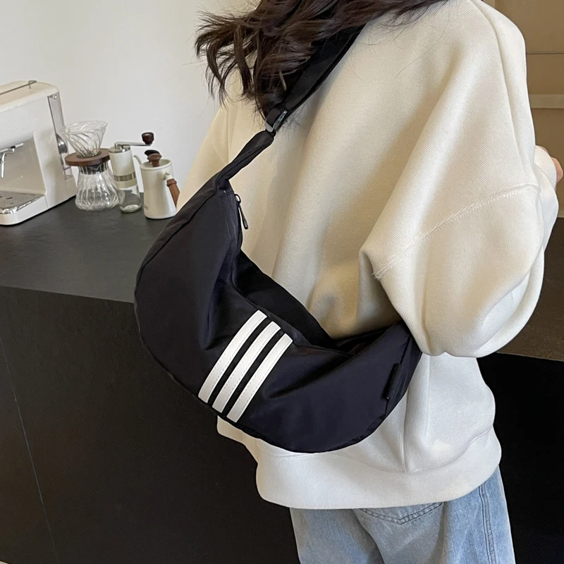 Bag 2024 New Women\'s Shoulder Bag Nylon Cloth Bag Simple Lightweight Small Body Bag College Class Backpack Casual Mother Bag