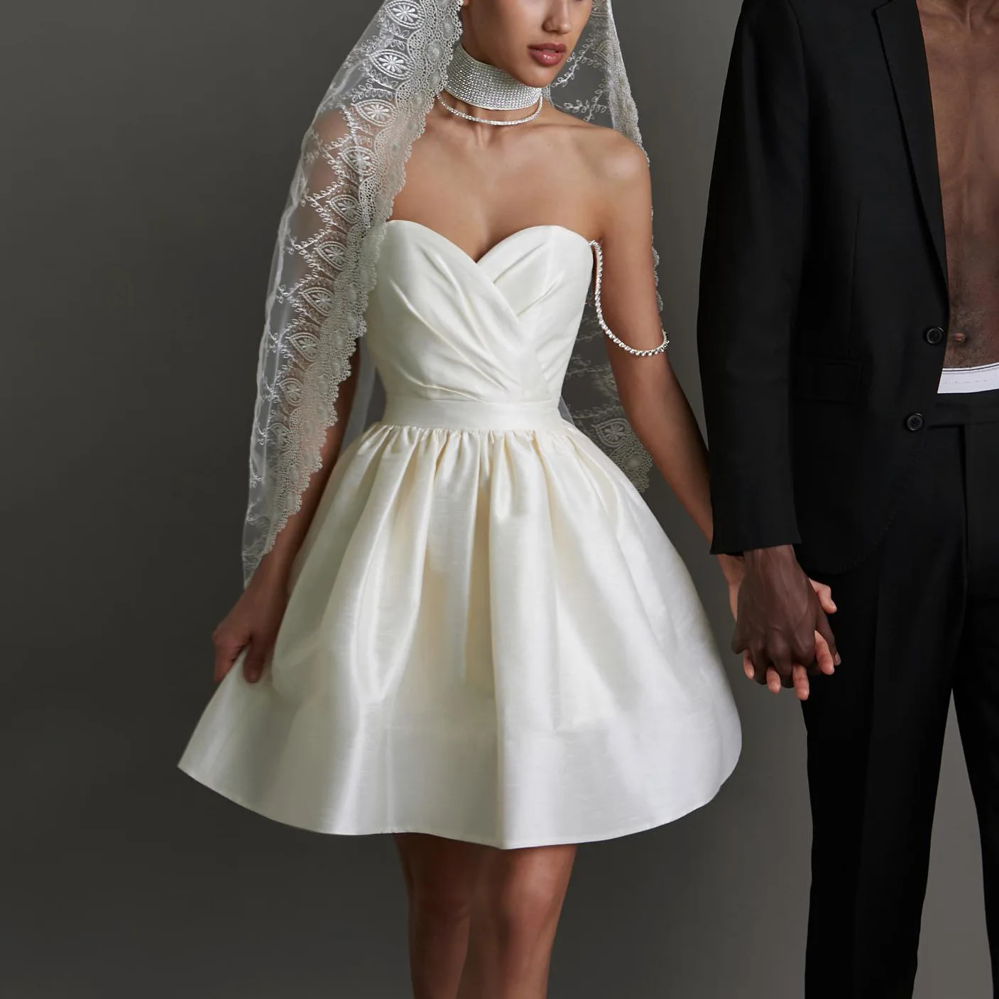 J661 Pink Blue White Short Party Dresses For Women Diamond Spaghetti Strap Low Cut Sexy Evening Dress Elegant Banquet Vestido