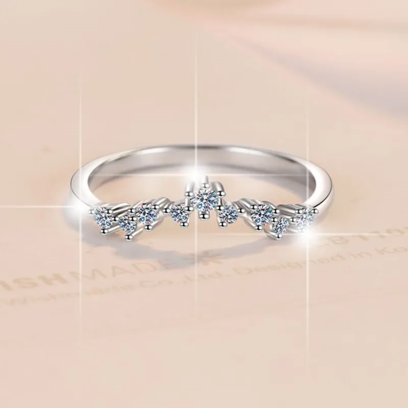 

JZ0054 Lefei Fashion Trendy Luxury Diamond-set Classic Moissanite Letter V Ring Charms Women 925 Sterling Silver Wedding Jewelry