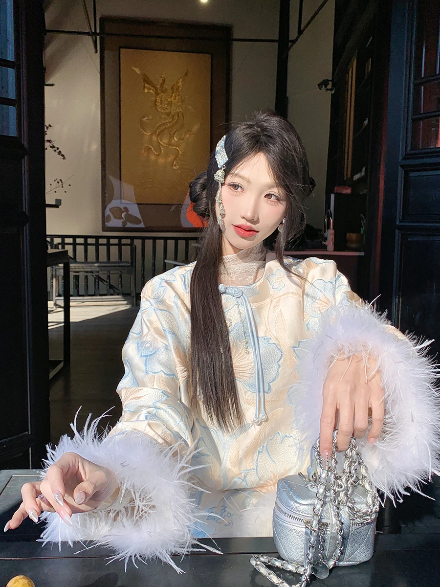 

Новая китайская женская вышитая куртка из ацетатного волокна, весенне-летняя повседневная модная короткая куртка с круглым вырезом и длинными рукавами