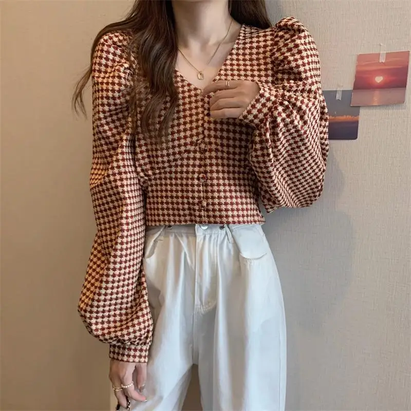 

2024 Autumn New Pattern French Puff Sleeve Plaid Shirt Little Chap Women's Design Sense V-Neck Unique Vintage All-match Tops