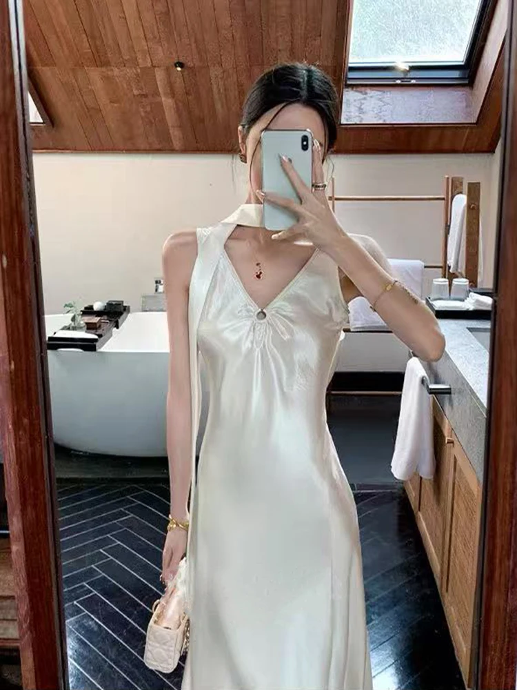 エレガントなサテンVネックドレス レディース Y2K 韓国風 シックなリボン スリム ミディ丈ワンピース 夏 セクシー ホローアウト プリーツ ノースリーブ ベスティドス ムヘール