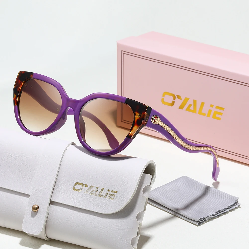 Streetwear Brand With Eye - Oyalie レディース ファッショナブルなキャットアイメガネ、ブランドの特徴的な蛇型のテンプルデザイン、様々なカラーをご用意、ストリートファッション、カジュアルウェア、旅行、パーティーハイライトに最適です。