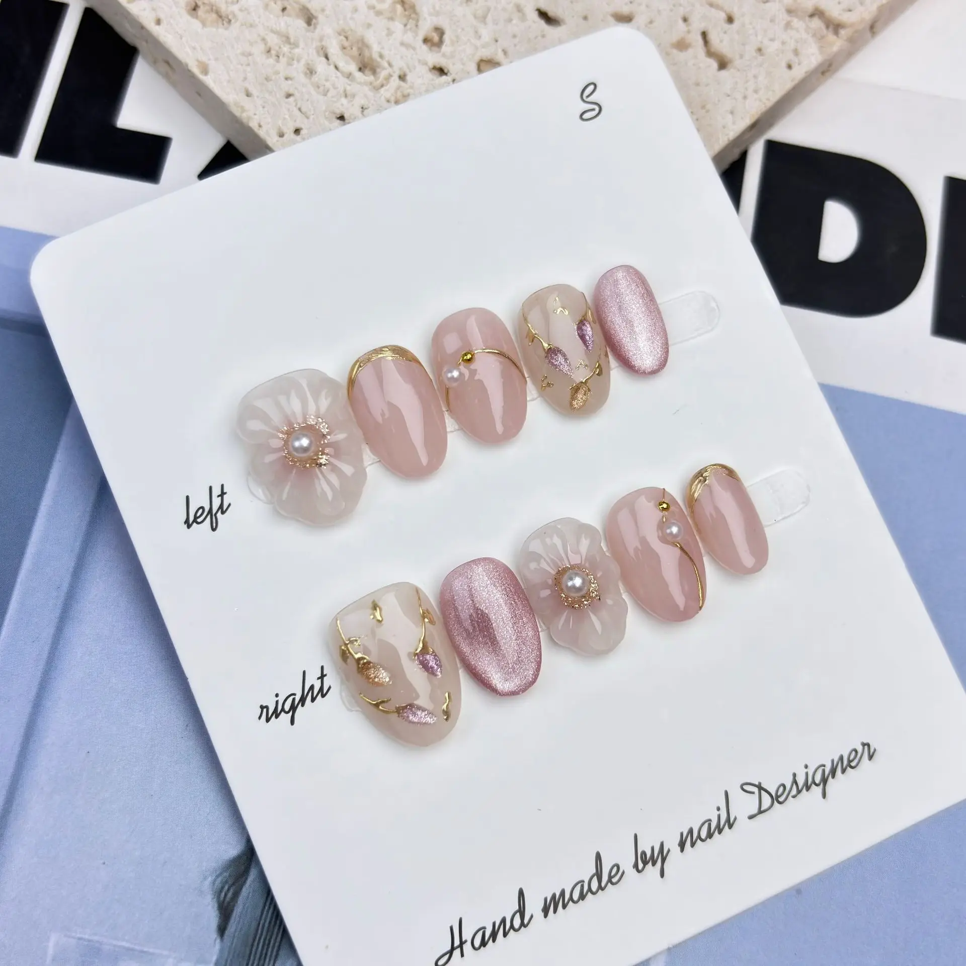 Unghie finte rosa con colla Unghie finte semplici corte a mandorla Press Ons Indossabili Lucido Copertura completa Punte per unghie acriliche con bordo dorato