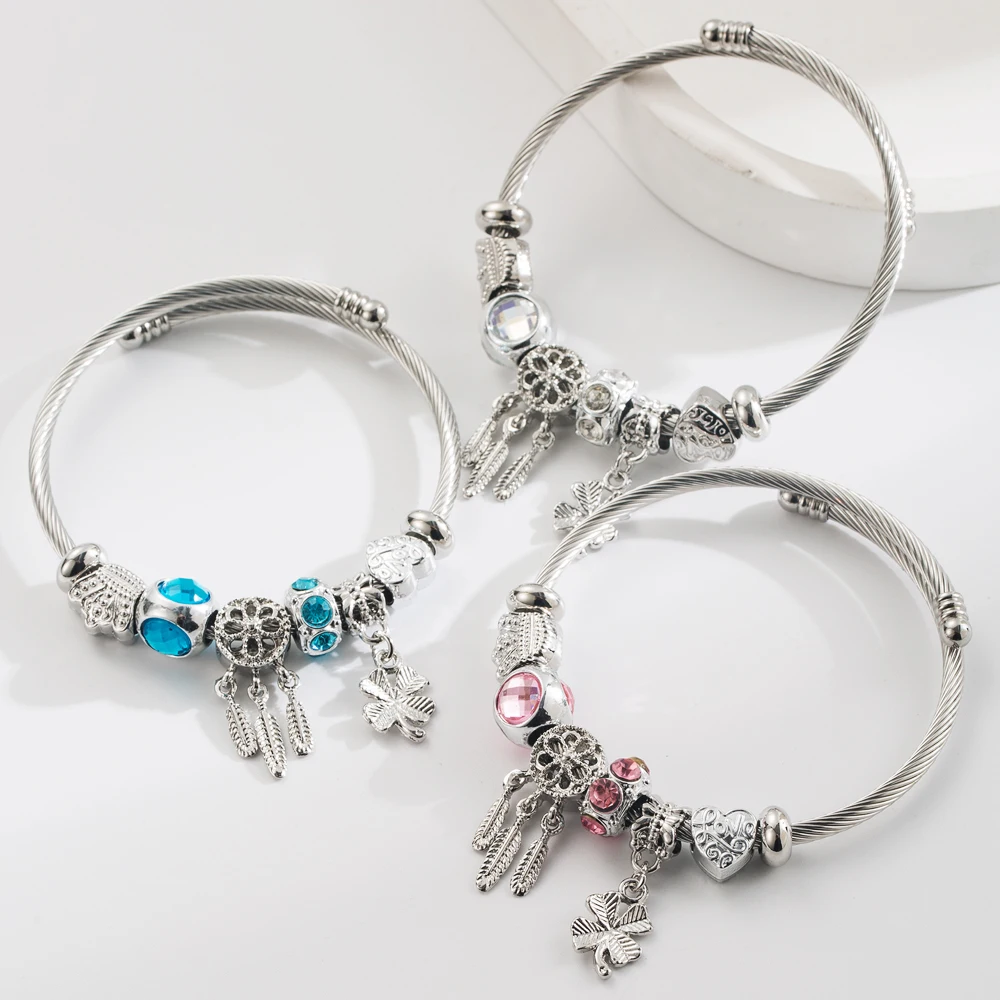 Pulsera creativa de acero inoxidable con colgante hueco de trébol en forma de corazón, accesorio de titanio de estilo americano y europeo