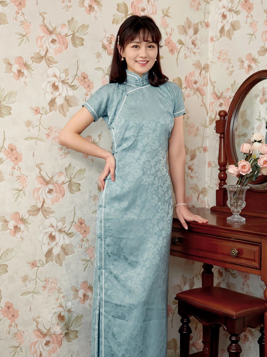 

Vintage Style Short Sleeve Full Opening Long Floral Lace Silk Daily Wear Low Slit