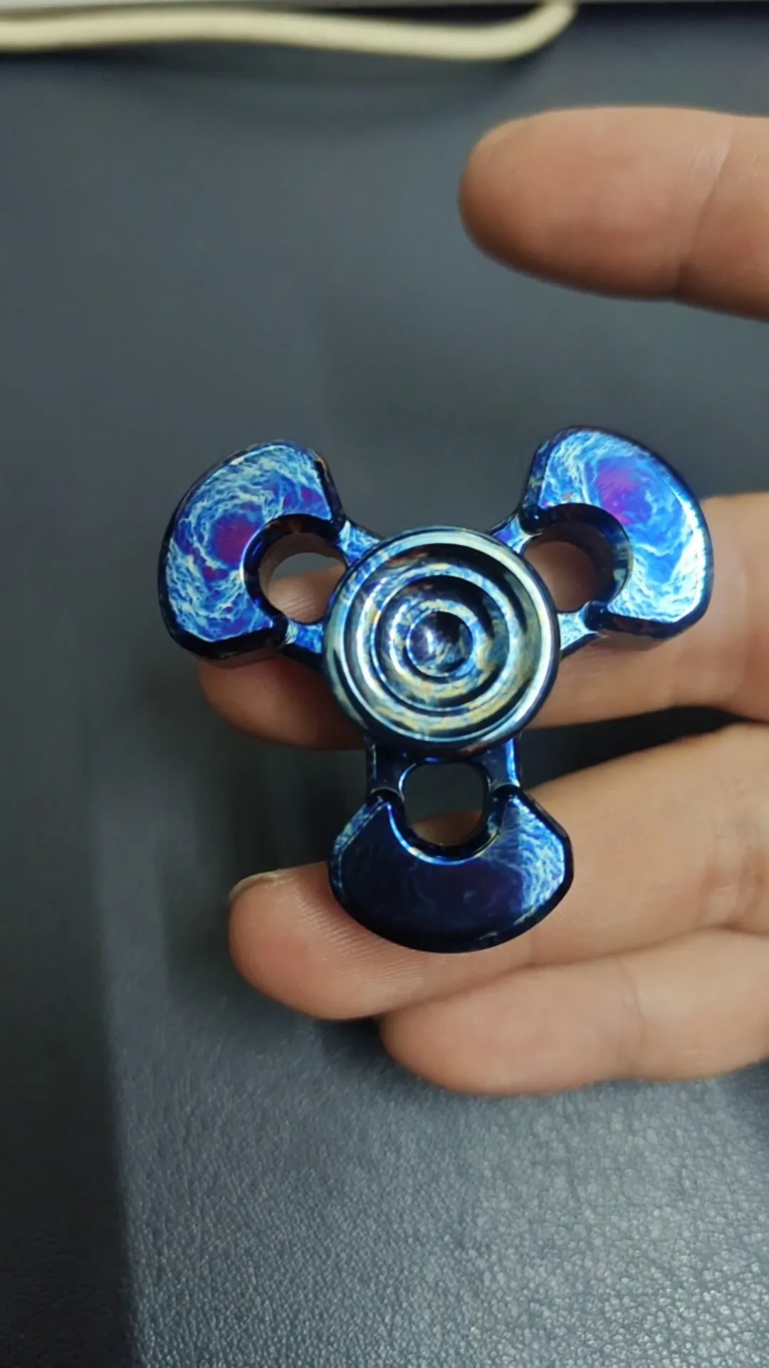 YH Galaxy Two Page Titanium Crow Gyroscope EDC decompression toy