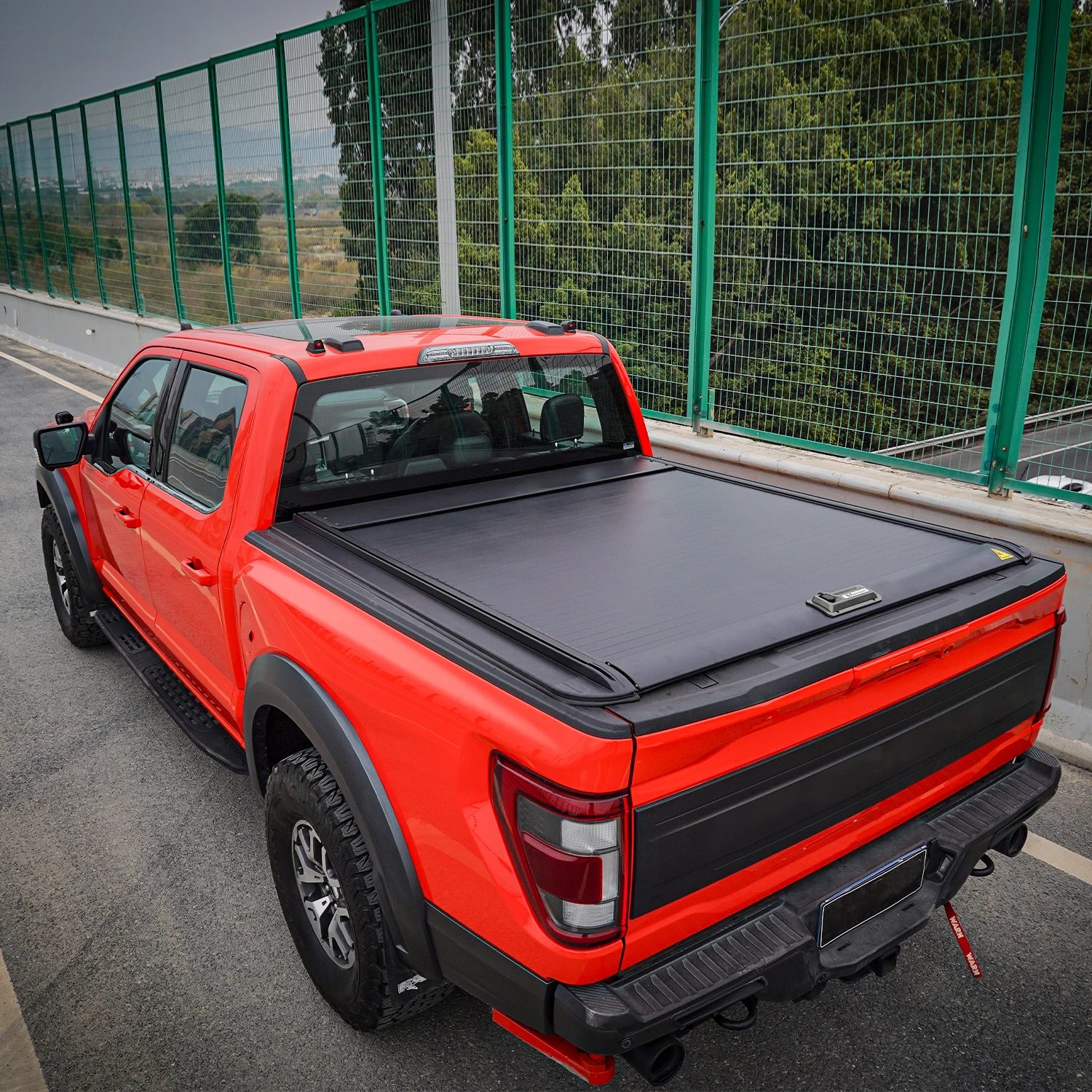 

Truck 4x4 Accessories Aluminum Manual Roller Shutter Retractable Tonneau Cover for Toyota Hilux Vigo Revo Sr5 Rocco