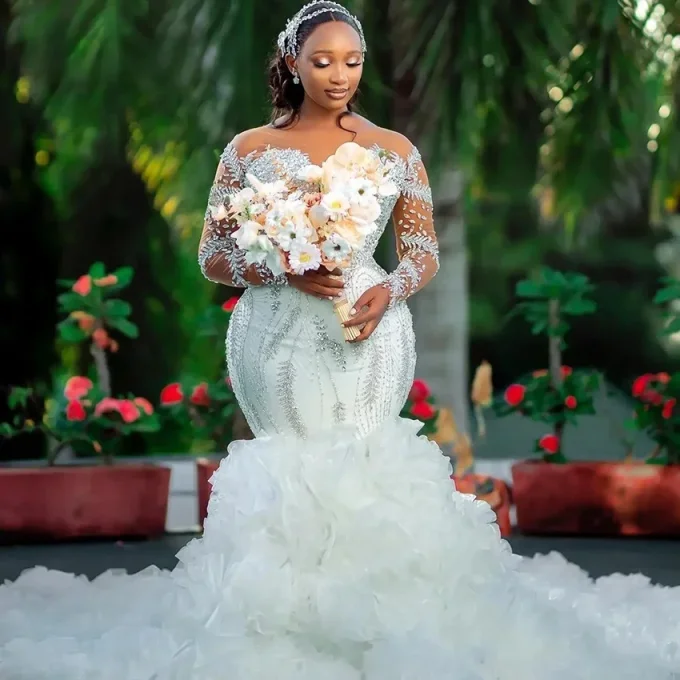 Luxurious African Women's Mermaid Crystal Wedding Dress Sexy V-neck Off Shoulder Chiffon Folded Tail Bridal Dress Customized