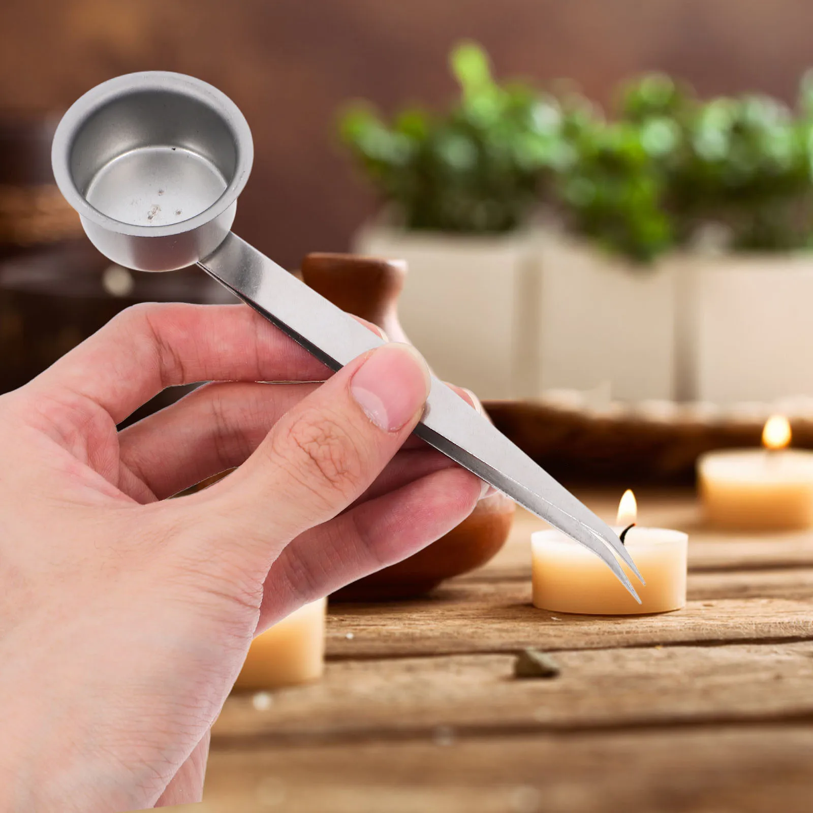 

Flame Snuffer Tool Tinplate Extinguisher with Adjustable Handle Prevents Wick Smoldering for Aromatherapy Candles