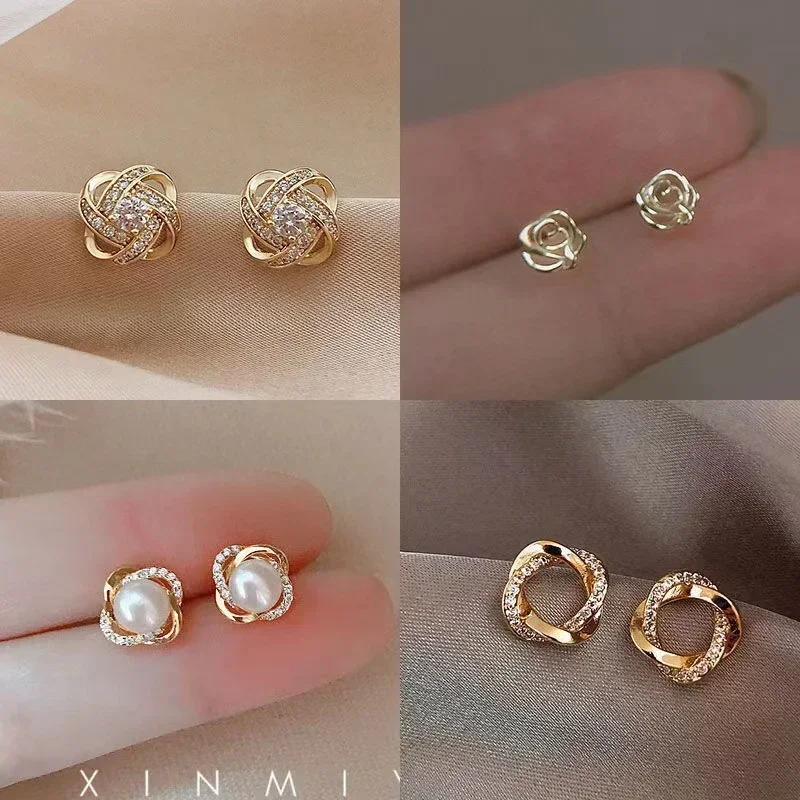 Hot Selling Small Fragrance Atmosphere Four-leaf Clover Earrings Female Niche Design Senior Sense Accessories Elegant Earrings