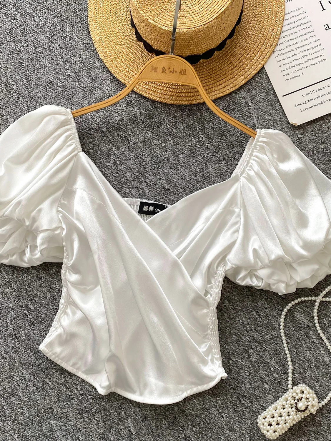 豪華なバブルスリーブクロスネックショートシルクレディースシャツ韓国スタイルルーズフィット夏ファッショナブルなトップス小柄な女の子向け