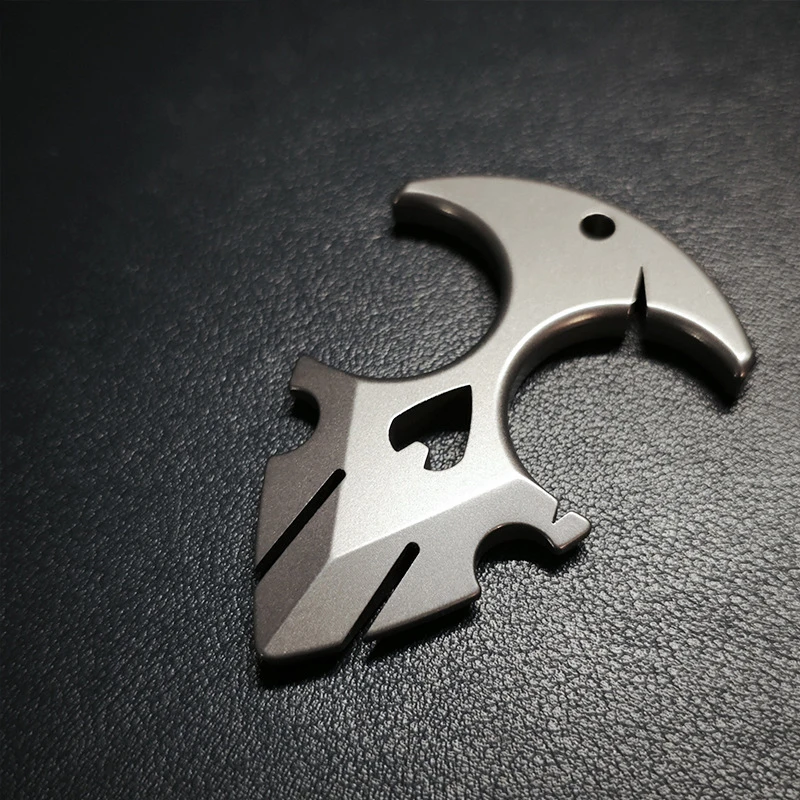ET Shield Titanium Alloy Multi Functional Necklace Pendant Outdoor Portable EDC Car Emergency Window Breaking Tool