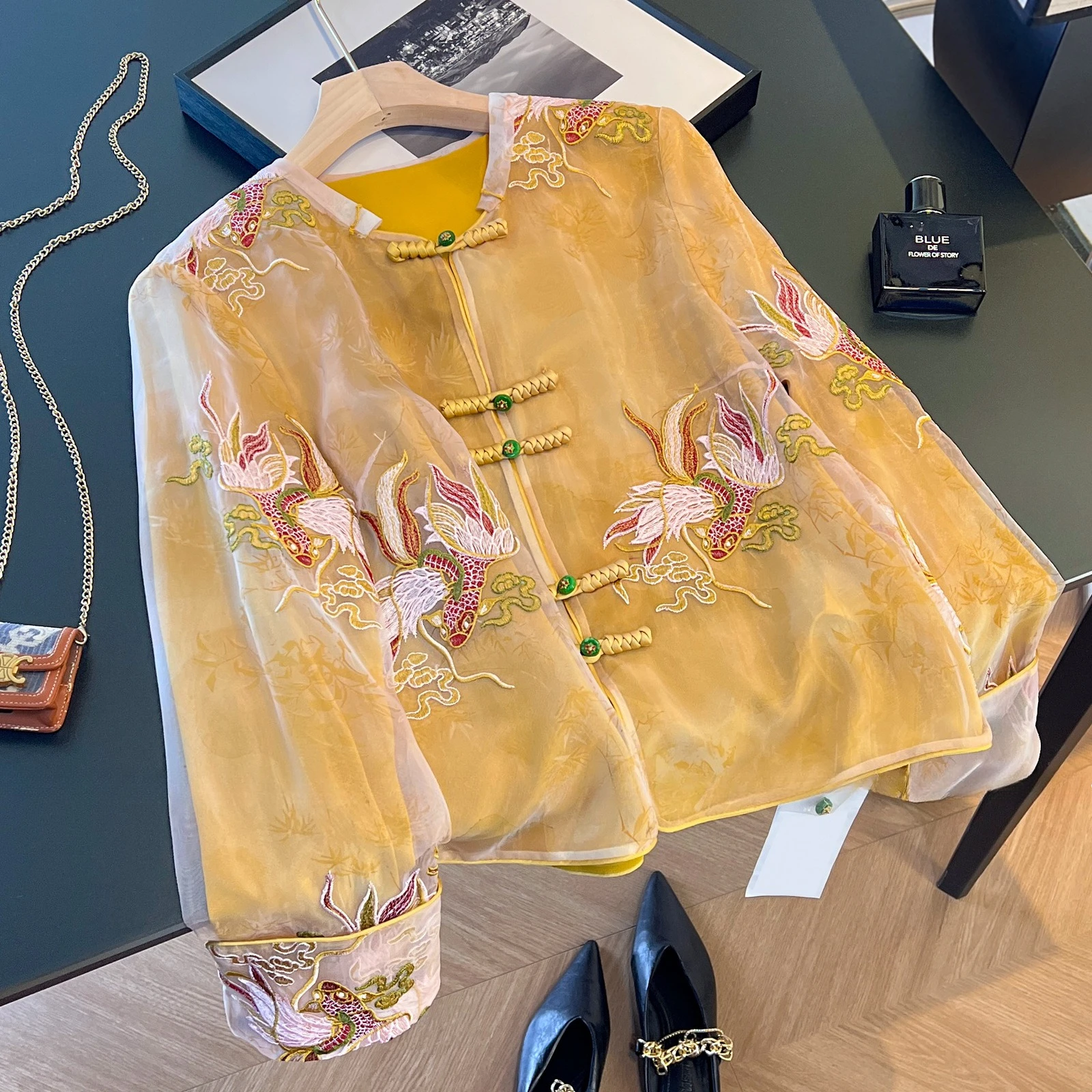 

Luxury High Quality Coat Women Retro Embroidery Temperament Clothes