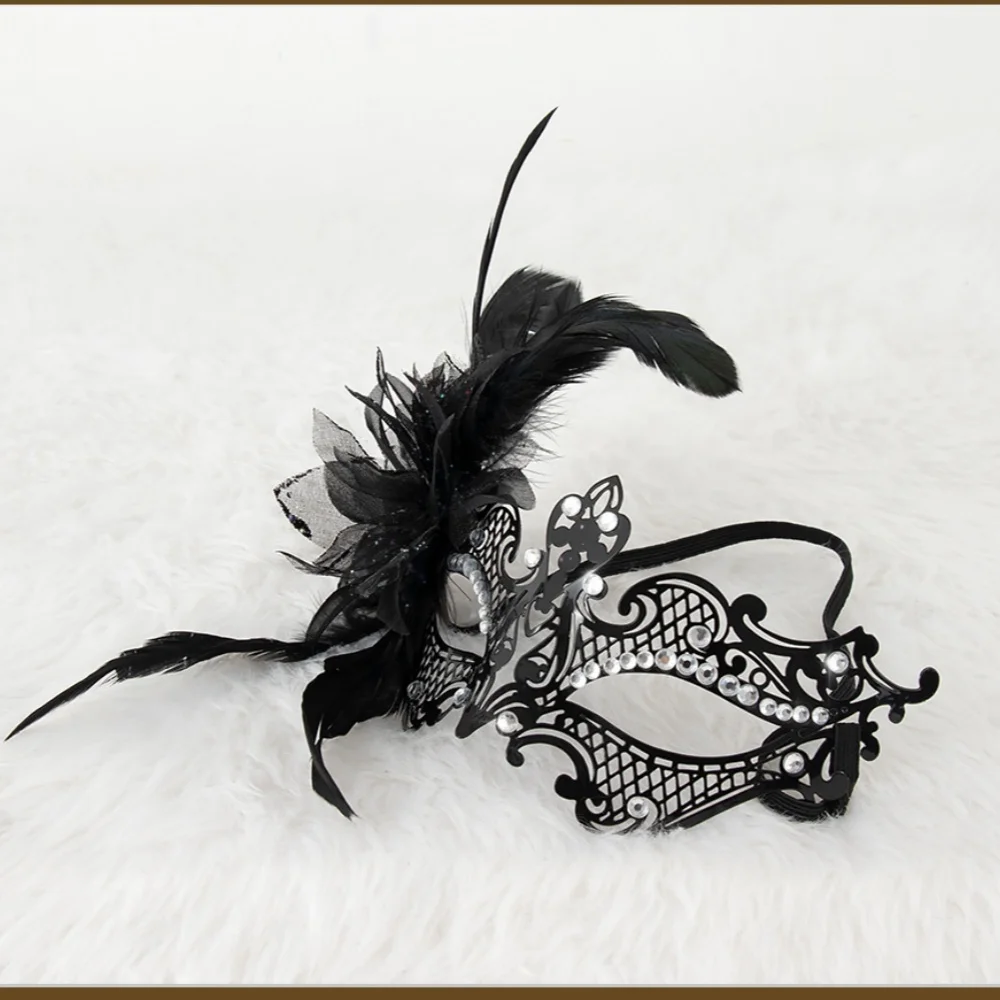 Máscara de Metal para mascarada de Carnaval, máscara hueca de flor negra, fiesta navideña de Halloween, máscara de diamante de media cara, accesorios de disfraz de bola enmascarada