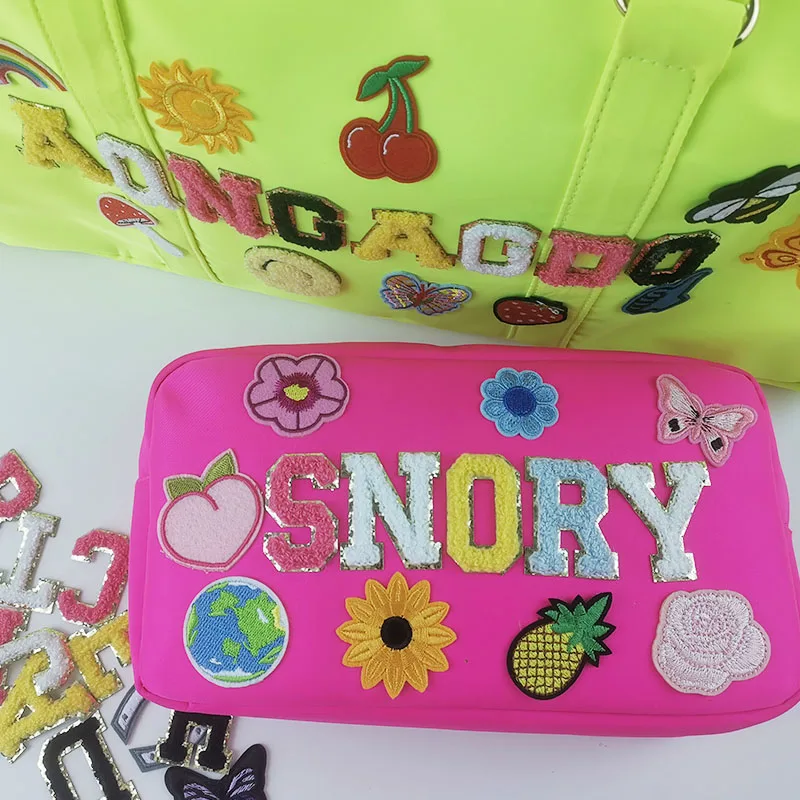 1PC 4.5 ซม.สีเหลือง Chenille ตัวอักษรภาษาอังกฤษ Stick บนแพทช์ปักสติกเกอร์ Golden Edge ผ้าเช็ดตัวสําหรับเสื้อผ้าชื่อ Diy