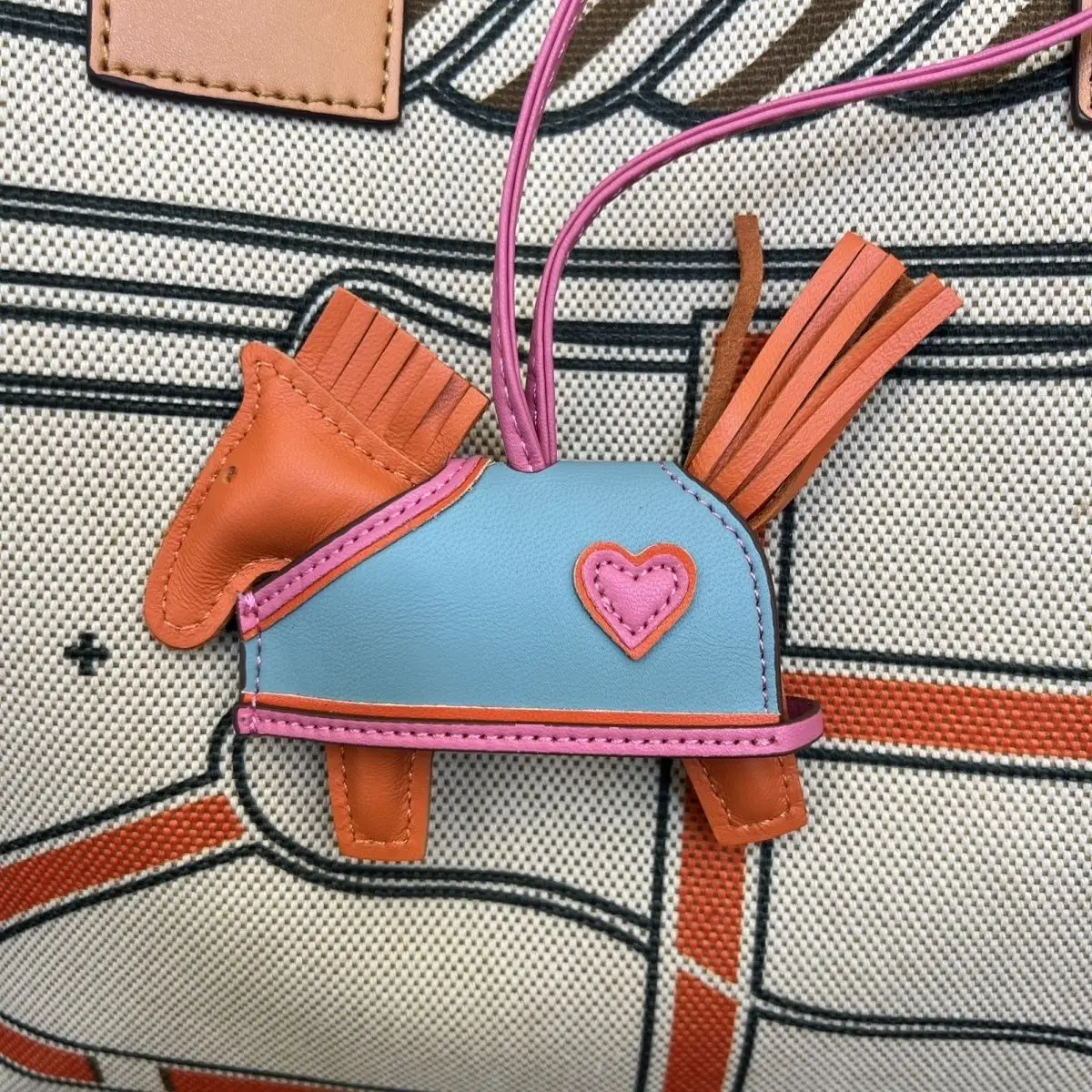 2026-cute-flying-pony-leather-keychain-with-tassel-cape-heart-sheepskin-bag-charm-car-pendant