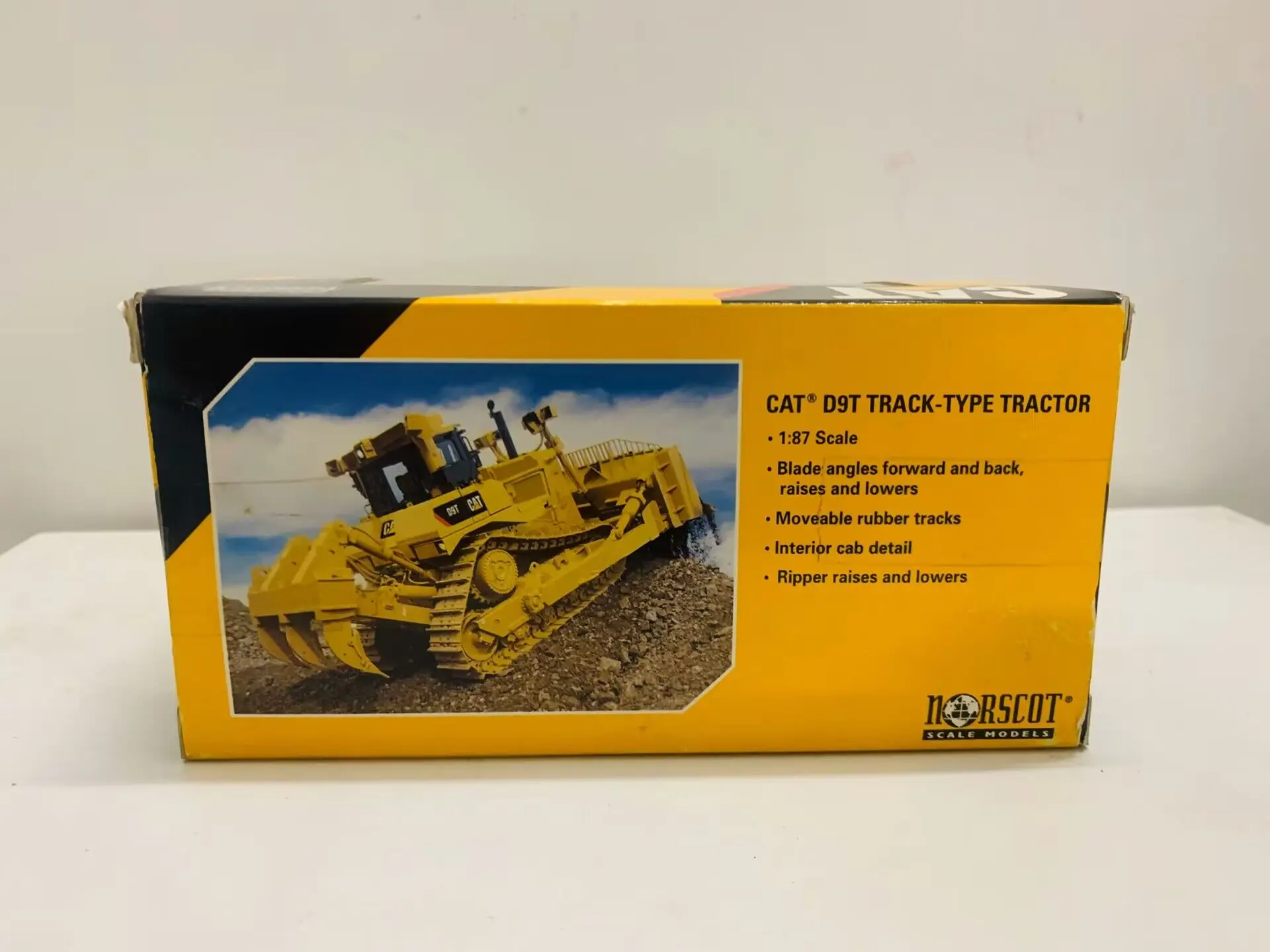 D9T Track-Type Tractor 1/87 Scale Die-Cast Model 55209