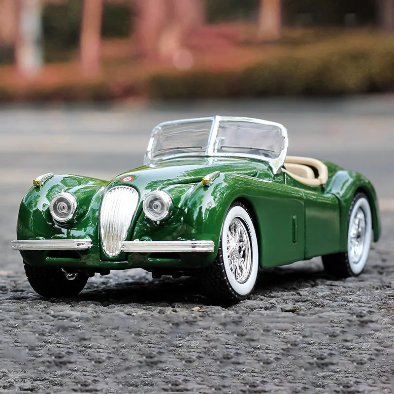 

Bburago 1:24 Jaguar XK120 Roadster 1951 Die-casting Metal Model Children Toy Boyfriend Gift Alloy Car Collection